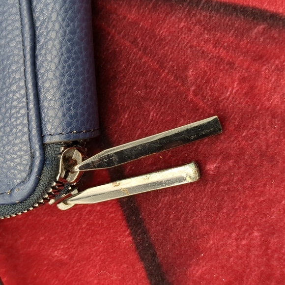 Halston blue vinyl wallet - Picture 3 of 7